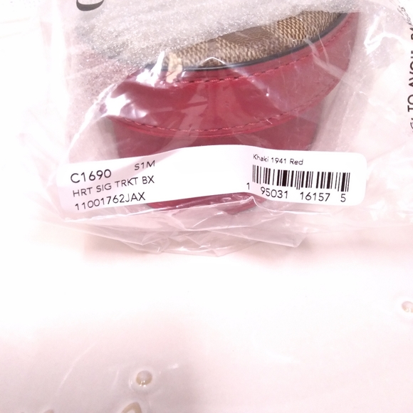 NWT Coach Heart Signature Khaki Red Trinket Box - Picture 13 of 13